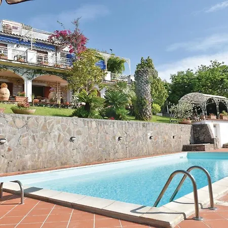 3 Bedroom Amazing In S, Giovanni A Piro Sa Hébergement de vacances *