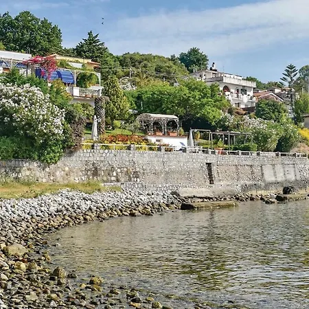 3 Bedroom Amazing In S, Giovanni A Piro Sa Hébergement de vacances