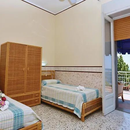 3 Bedroom Amazing In S, Giovanni A Piro Sa * San Giovanni a Piro