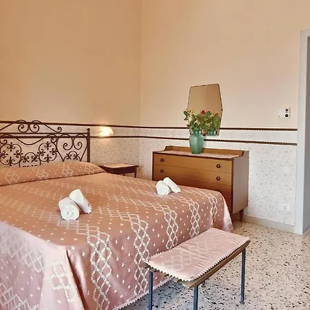 3 Bedroom Amazing In S, Giovanni A Piro Sa Hébergement de vacances San Giovanni a Piro