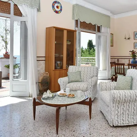 3 Bedroom Amazing In S, Giovanni A Piro Sa
