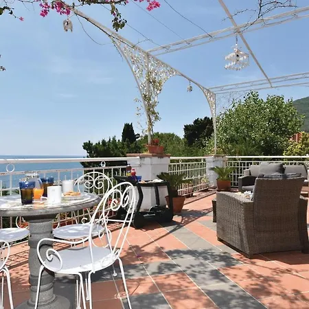 Hébergement de vacances 3 Bedroom Amazing In S, Giovanni A Piro Sa
